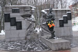 На Полтавщині пам’ятають полеглих, допомагають живим